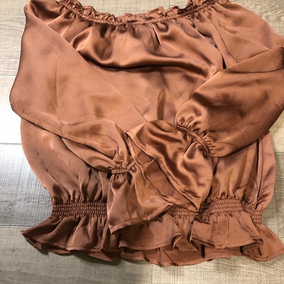 Shoulder off long sleeve top metallic crop top - Picture 5 of 7